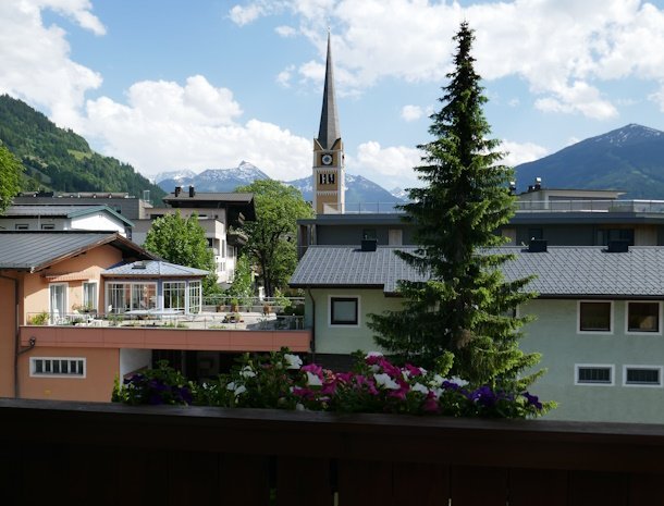 pension-gstrein-bad-hofgastein-uitzicht-balkon-kerk.jpg