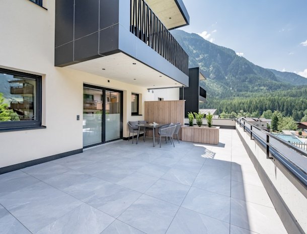 falkners-five-oetz-tirol-appartement-terras-ruim.jpg