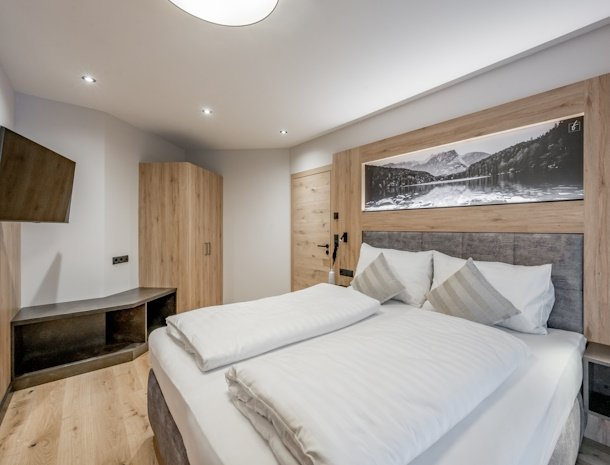 falkners-five-oetz-tirol-appartement-slaapkamer-bed.jpg