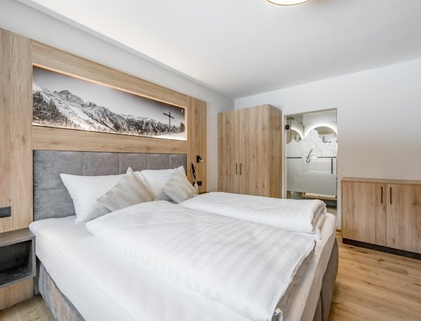 falkners-five-oetz-tirol-appartement-slaapkamer.jpg