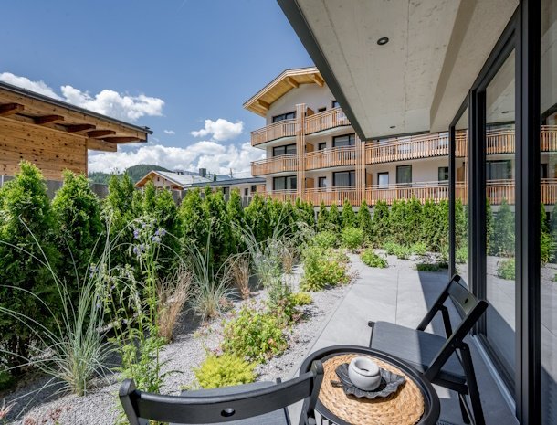 falkners-five-oetz-tirol-appartement-terras-begane-grond.jpg