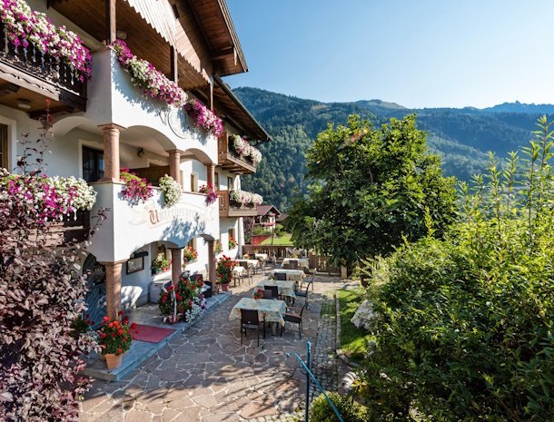 die-unterbergerin-dorfgastein-gasteinertal-salzburgerland-terras-zomer.jpg