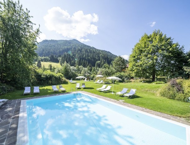 hotel-sonnalm-bad-kleinkichheim-karinthie-zwembad.jpg