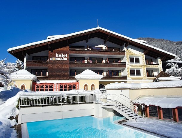 hotel-sonnalm-bad-kleinkichheim-karinthie-hotel-met-zwembad-winter.jpg