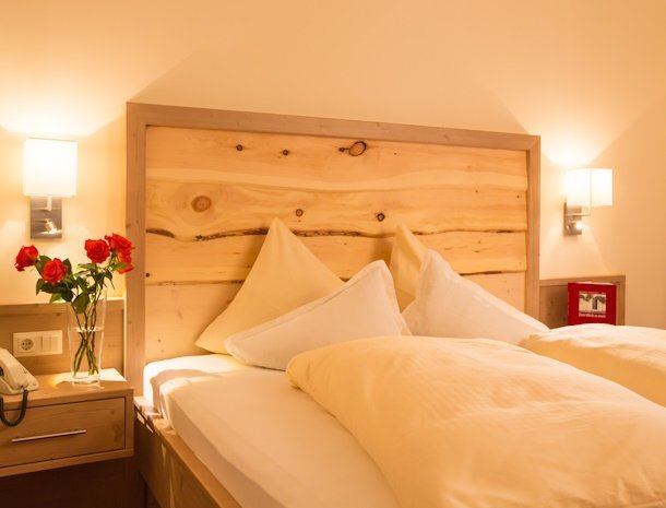 gastehaus-schusser-bad-kleinkirchheim-bed-and-breakfast-karinthie-slaapkamer-zirbe.jpg