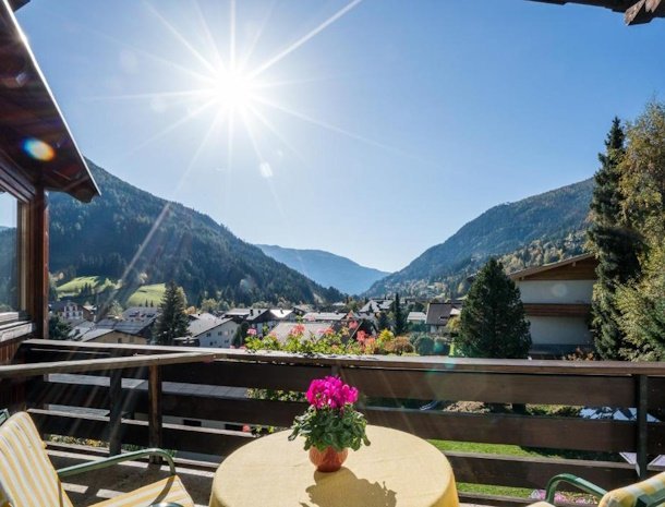 gastehaus-schusser-bad-kleinkirchheim-karinthie-uitzicht-balkon.jpg