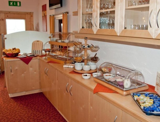 pension-edelweiss-sautens-otztal-ontbijtbuffet.jpg