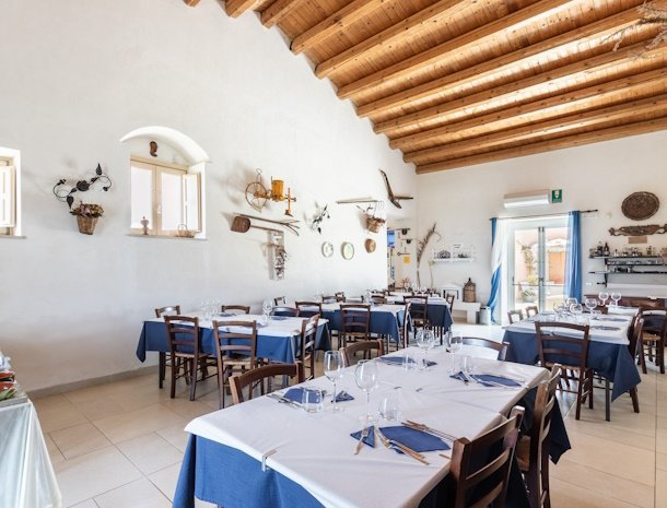 agriturismo-le-zagare-di-vendicari-sicilie-restaurant-diner.jpg