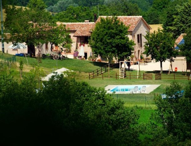 agriturismo-il-castellaro-sassoferrato-marche.jpg