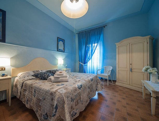 albergo-etruria-slaapkamer-blauw-volterra.jpg