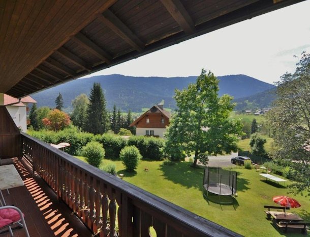 pension-weissbriach-weissensee-karinthie-uitzicht-balkon-tuin.jpg