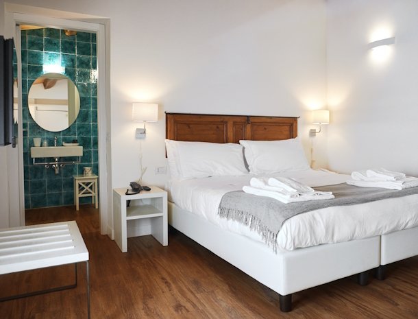 hotel-sopra-le-mura-castellammare-del-golfo-kamer-met-badkamer.jpg