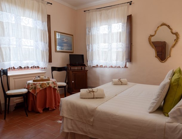 podere-la-rocca-montepulciano-slaapkamer-superior.jpg