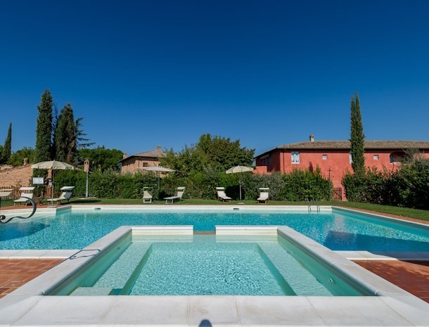 podere-la-rocca-montepulciano-zwembad.jpg
