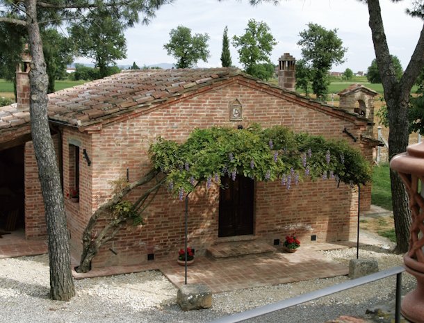 podere-la-rocca-montepulciano-junior-suite.jpg