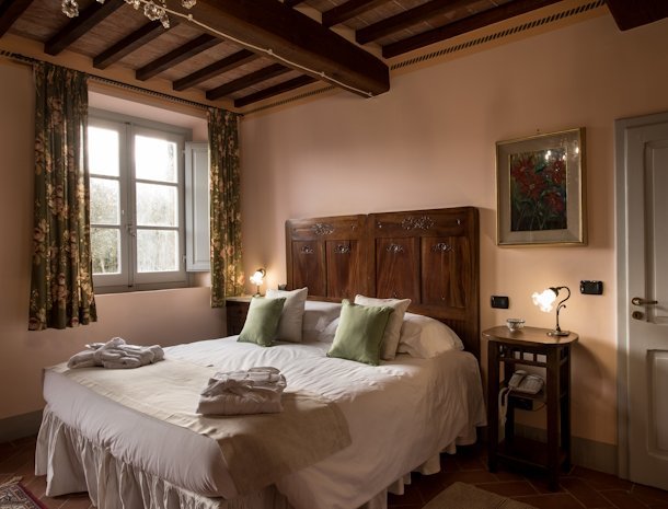 podere-la-rocca-montepulciano-slaapkamer-superior-bed.jpg