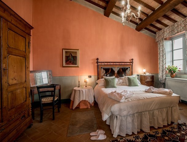 podere-la-rocca-montepulciano-kmaer-classic.jpg