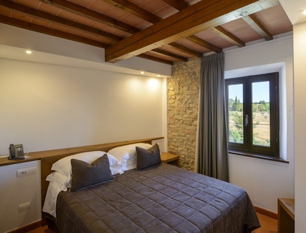 tenuta-sovestro-san-gimignano-slaapkamer-bed.jpg