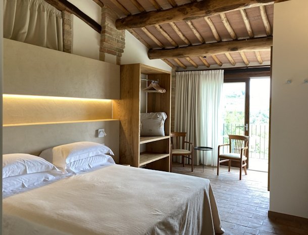 tenuta-sovestro-san-gimignano-slaapkamer-zitje.jpg