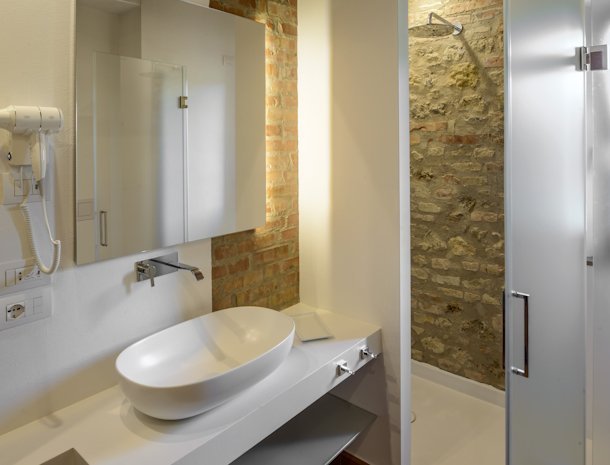 tenuta-sovestro-san-gimignano-badkamer.jpg