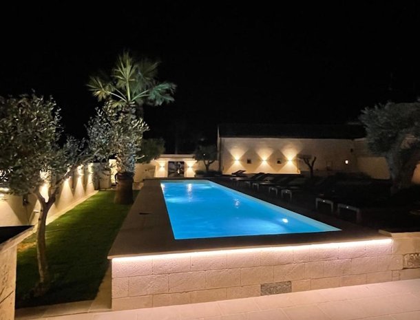 masseria-dei-monaci-otranto-puglia-zwembad-avond.jpg
