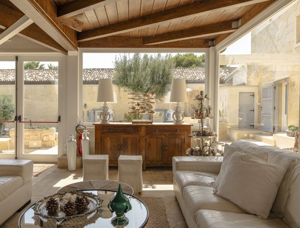 masseria-dei-monaci-otranto-puglia-zitje-binnen.jpg