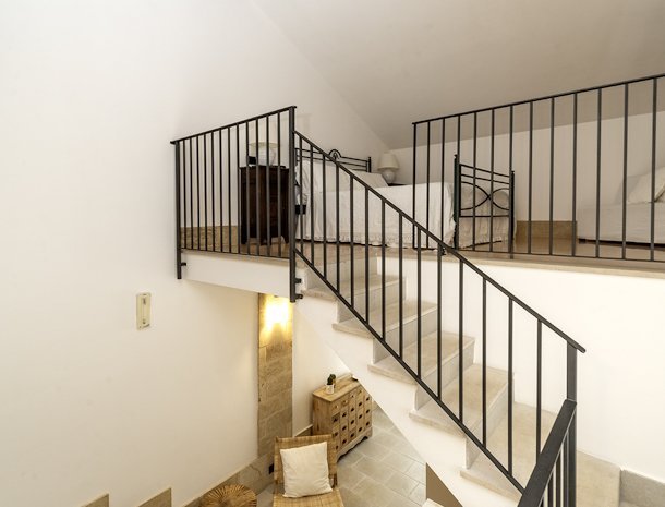 masseria-dei-monaci-otranto-puglia-slaapgedeelte-boven.jpg