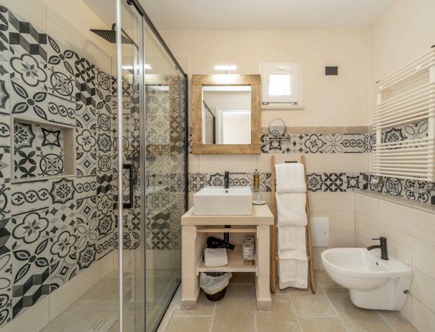 masseria-dei-monaci-otranto-puglia-badkamer.jpg