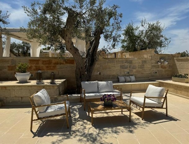 masseria-dei-monaci-otranto-puglia-zitjes-buuiten.jpg