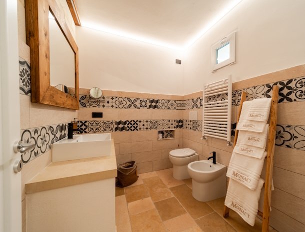 masseria-dei-monaci-otranto-puglia-superior-badkamer.jpg