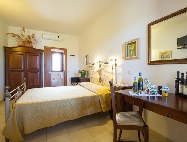 agriturismo-posta-pastorella-vieste-2-persoonskamer-badkamer.jpg
