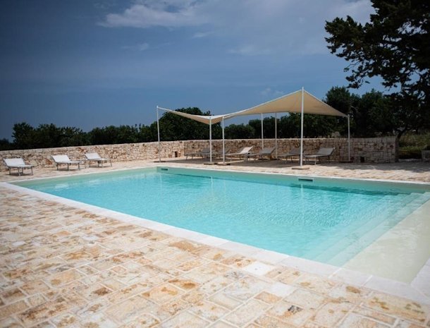 masseria-fanizzi-conversano-puglia-zwembad.jpg