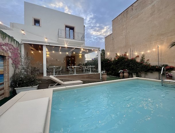 bed-and-breakfast-ricordi-siciliani-sanvitolocapo-zwembad-veranda.jpg