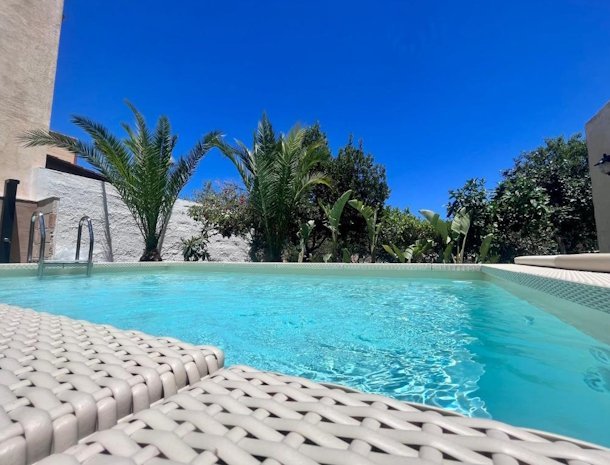 bed-and-breakfast-ricordi-siciliani-sanvitolocapo-zwembad-detail.jpg