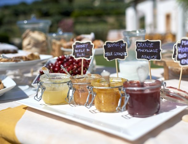 tenute-plaia-scopello-sicilie-ontbijt-jam.jpg