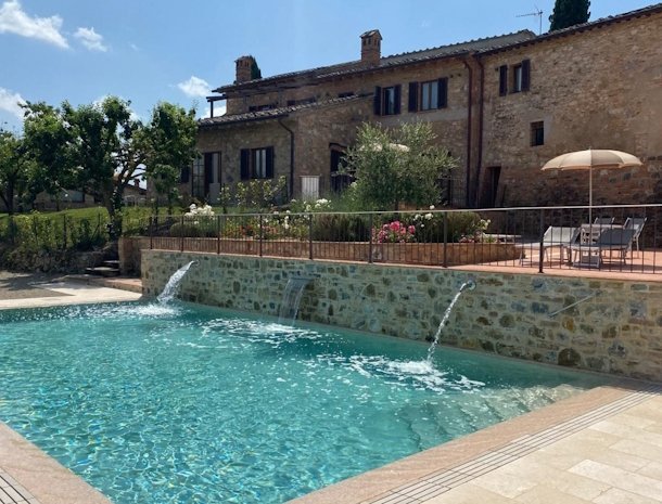 tenuta-sovestro-san-gimignano-zwembad.jpg