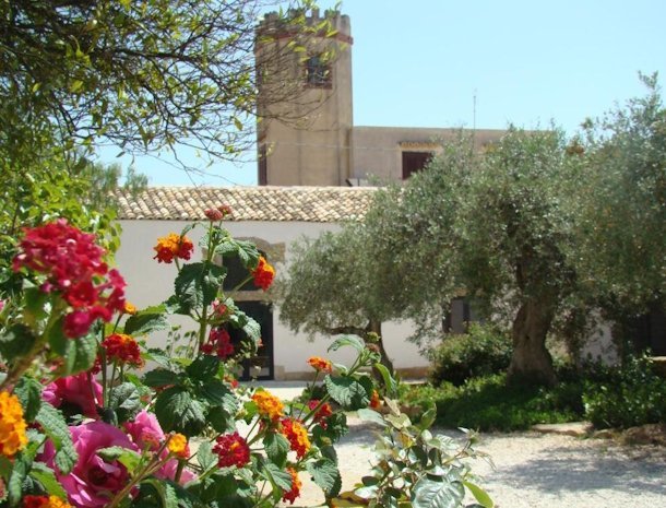 case-di-latomie-castelvetrano-sicilie-toren.jpg