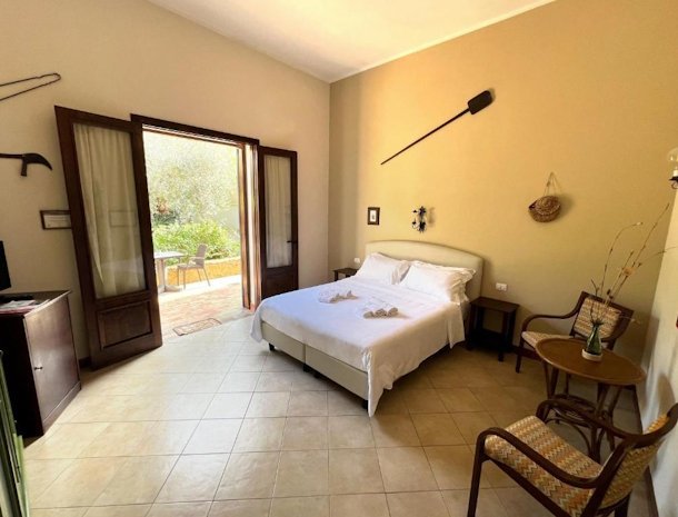case-di-latomie-castelvetrano-sicilie-slaapkamer-terras.jpg