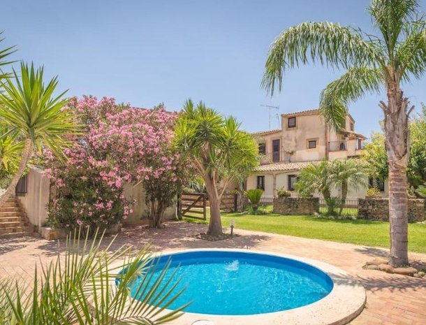 case-di-latomie-castelvetrano-sicilie-kinderbad.jpg