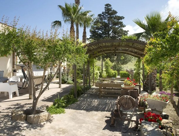 agriturismo-don-carlo-erice-sicilie-tuin.jpg