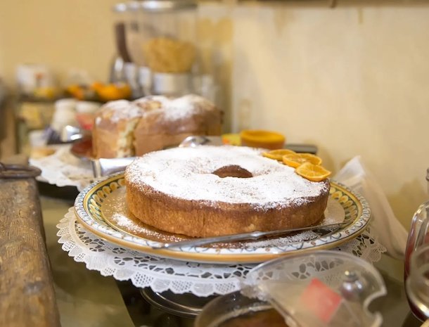 agriturismo-don-carlo-erice-sicilie-ontbijt-taart.jpg