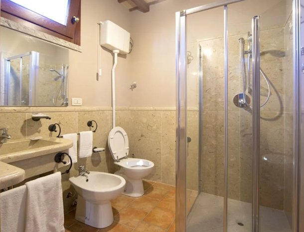 agriturismo-don-carlo-erice-sicilie-kamer-twee-badkamer.jpg