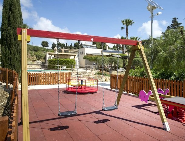 agriturismo-don-carlo-erice-sicilie-kinderspeelplaats.jpg