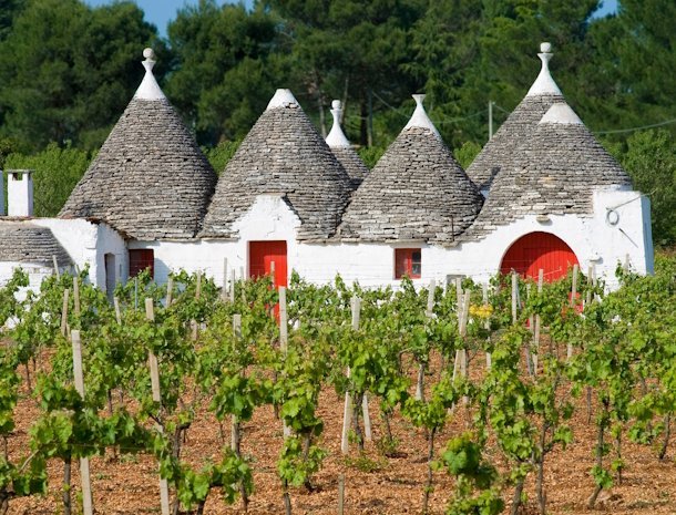 groep-trulli-vallei-ditria-puglia.jpg