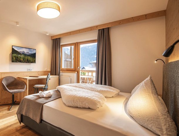 gasthof-stern-tiso-val-di-funes-kamer-balkon.jpg