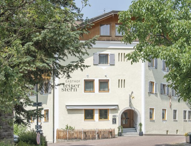 gasthof-stern-tiso-val-di-funes-voorzijde.jpg