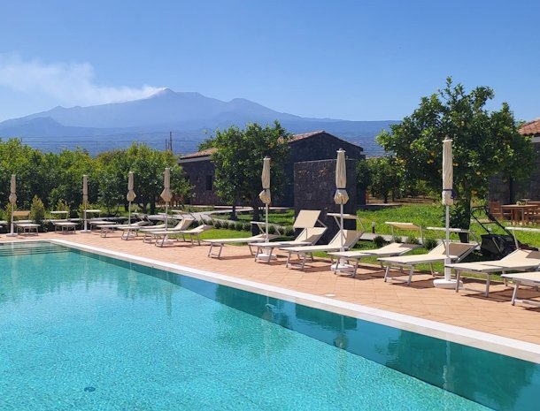 agriturismo-lumia-resort-oost-sicilië-zwembad-etna.jpg