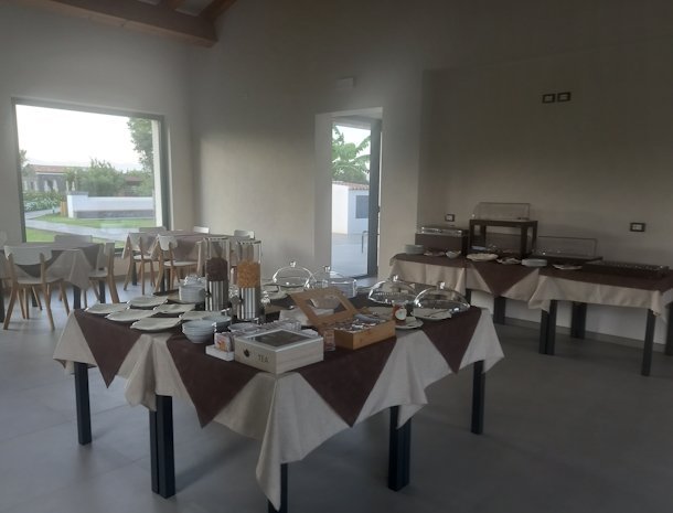 agriturismo-lumia-resort-oost-sicilië-ontbijtbuffet.jpg