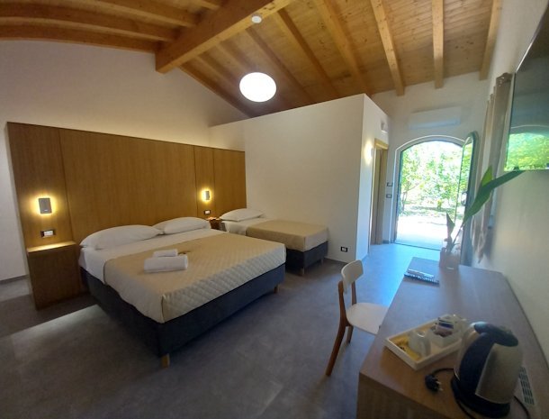agriturismo-lumia-resort-oost-sicilië-3-persoonskamer.jpg