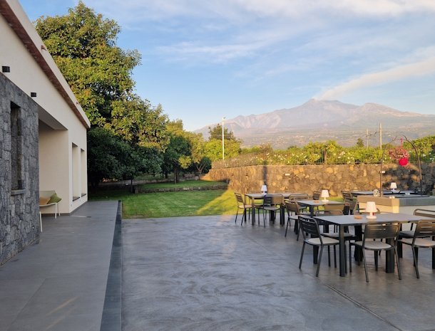 agriturismo-lumia-resort-oost-sicilië-terras-etna.jpg